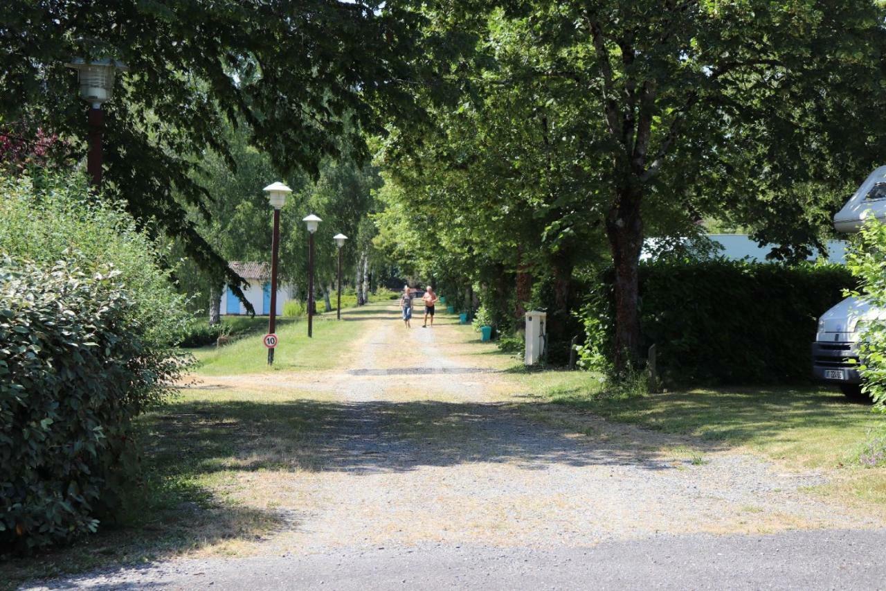 Camping De Ladignac Le Long Bel Air Exterior foto